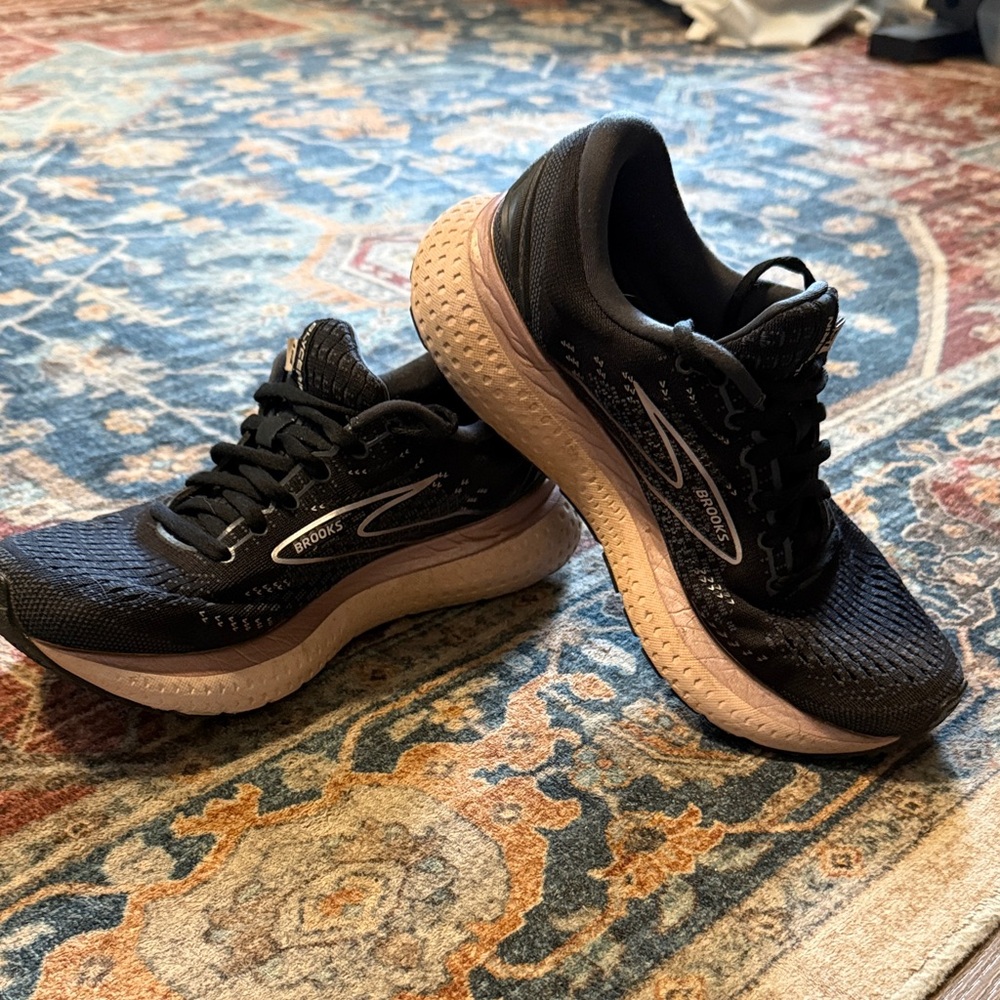 Brooks Glycerin 19 Women's Black and Pink Athletic Shoes
